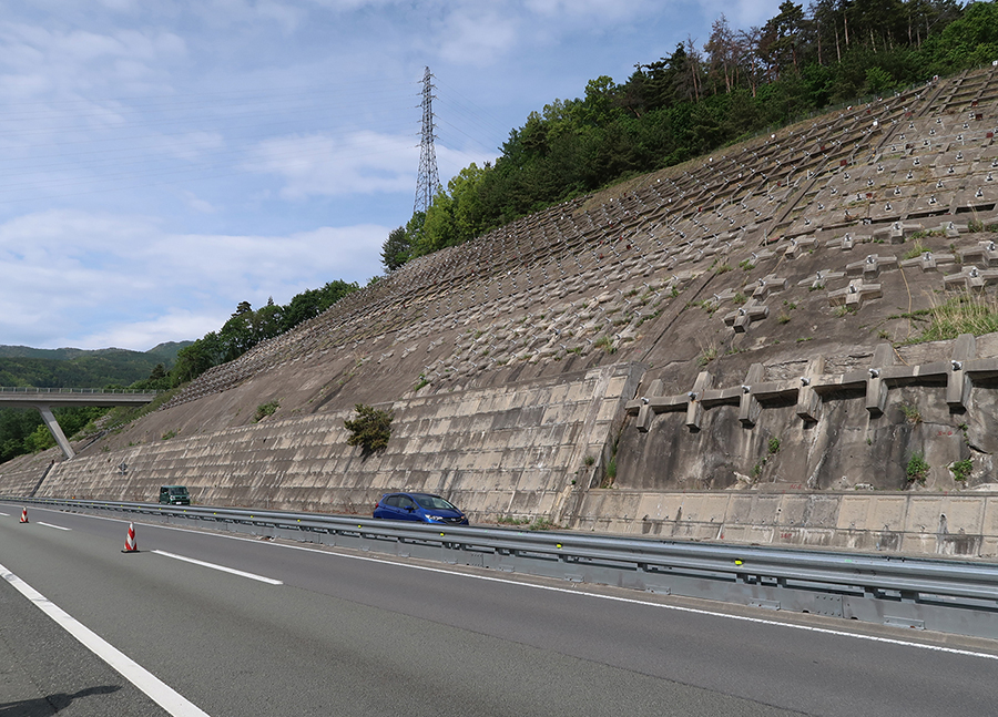 Nexco東日本 上信越道蓬平地区で地滑り対策工事が進捗 道路構造物ジャーナルnet